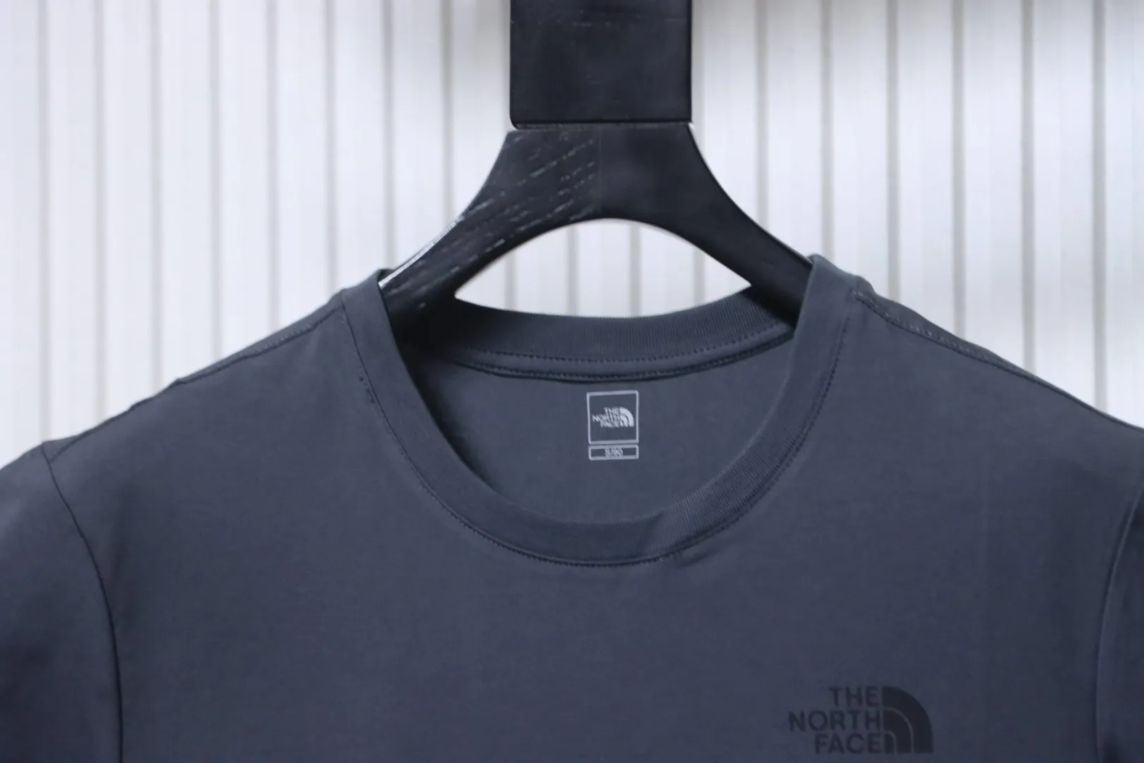 Neckline