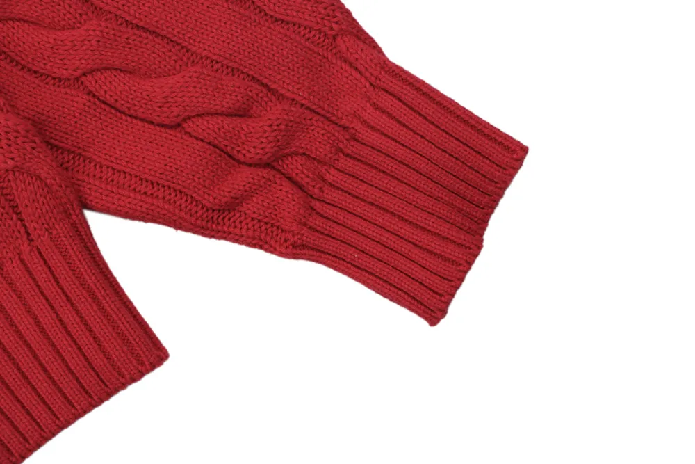 Ribbed cuffs and cable pattern design.