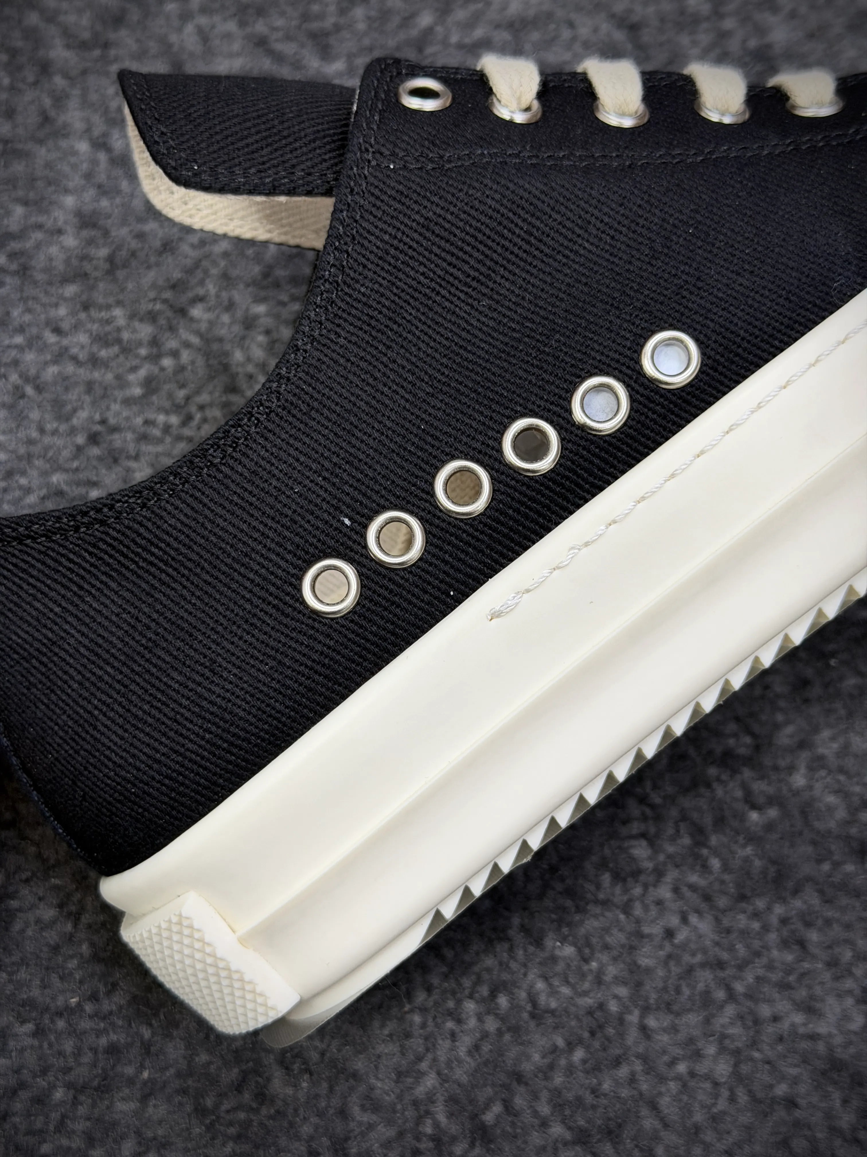 R 0wens DRKSHDW Black Milk Low Sneakers Ventillation Detail