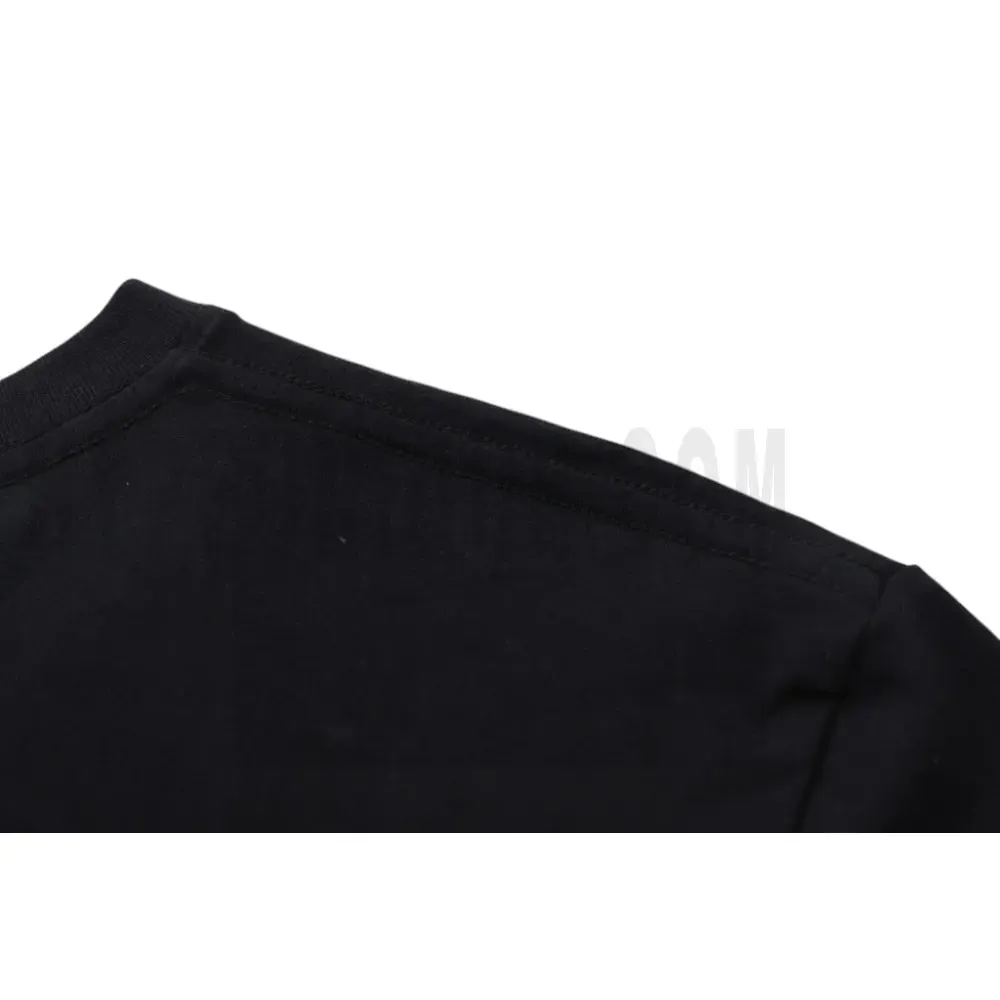 Expertly tailored from anti-crease luxury cotton