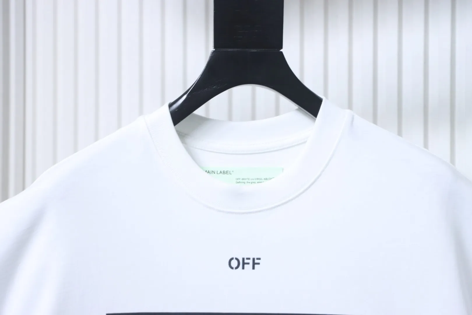Neckline