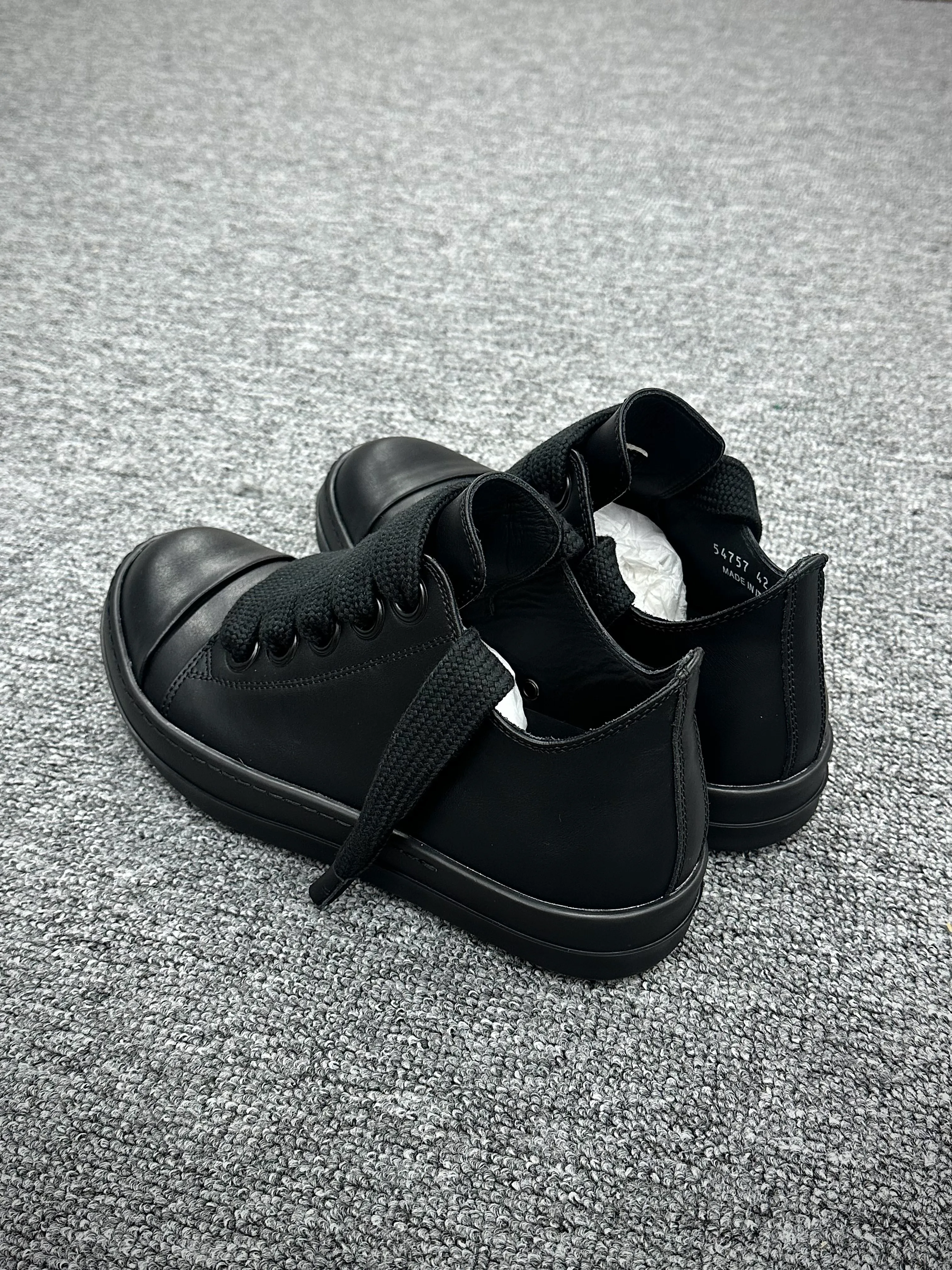 R 0wens Jumbolace Leather Low Sneakers All Black Angeled View