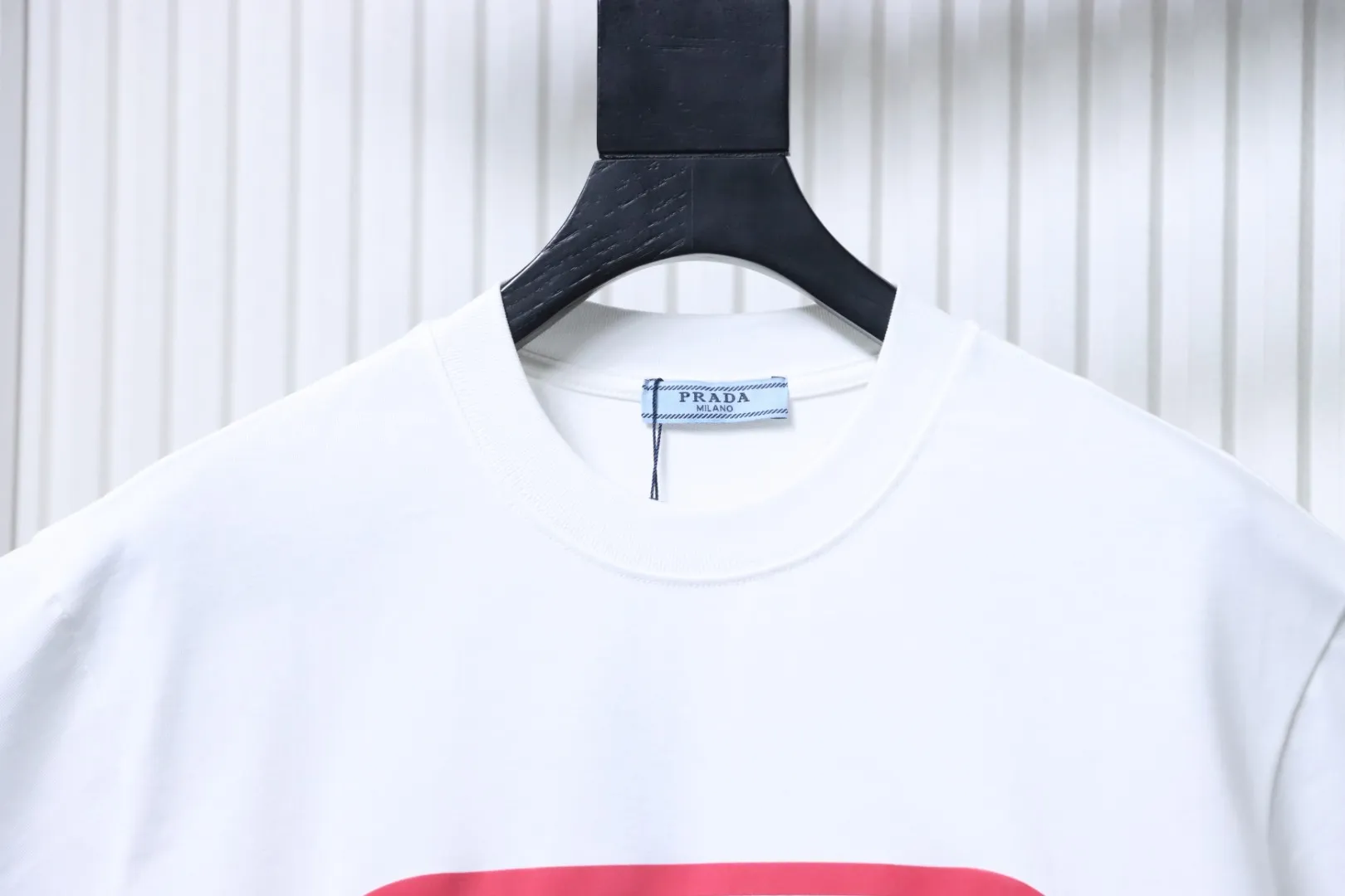 Neckline