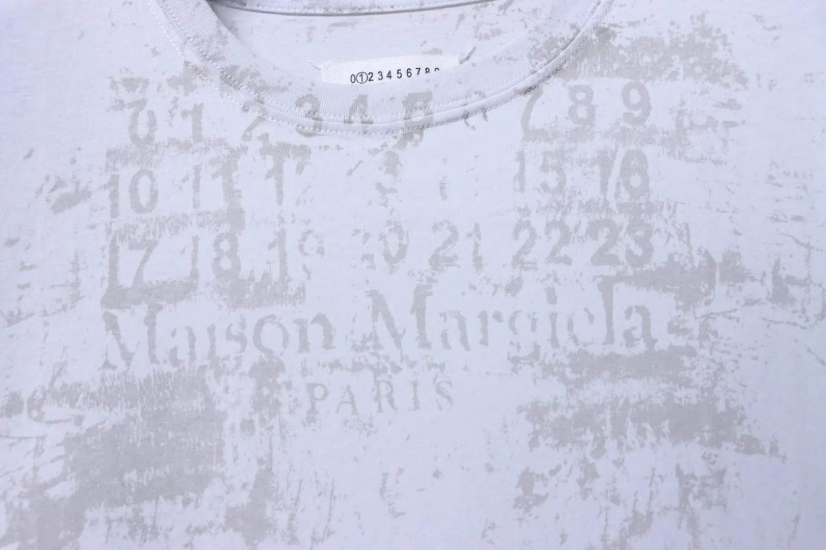 Blurred Letter Print Logo