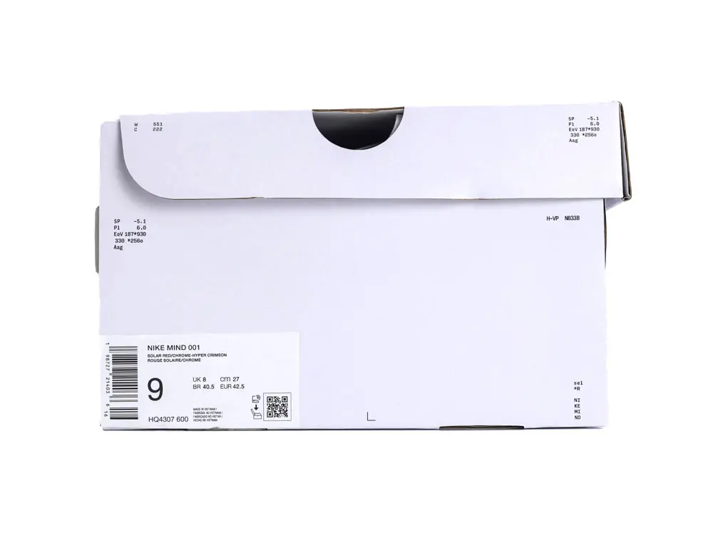 White cardboard shoebox with product label and size information.