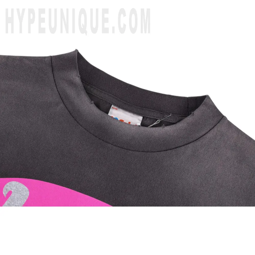 Close-up of the collar detail