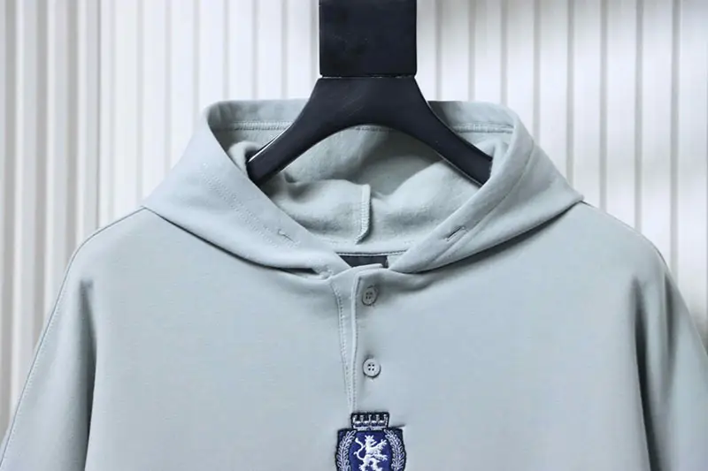 Neckline