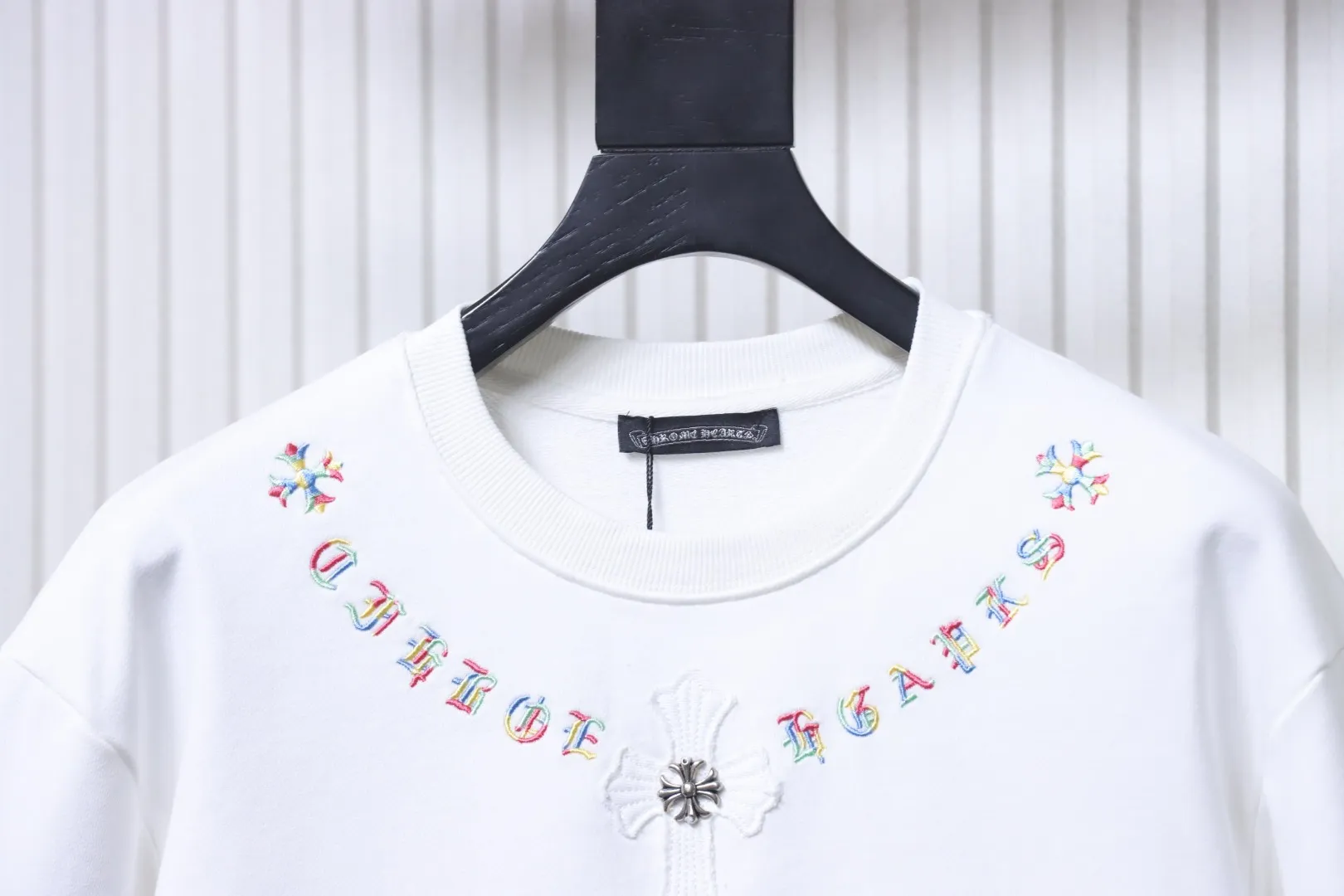 Neckline