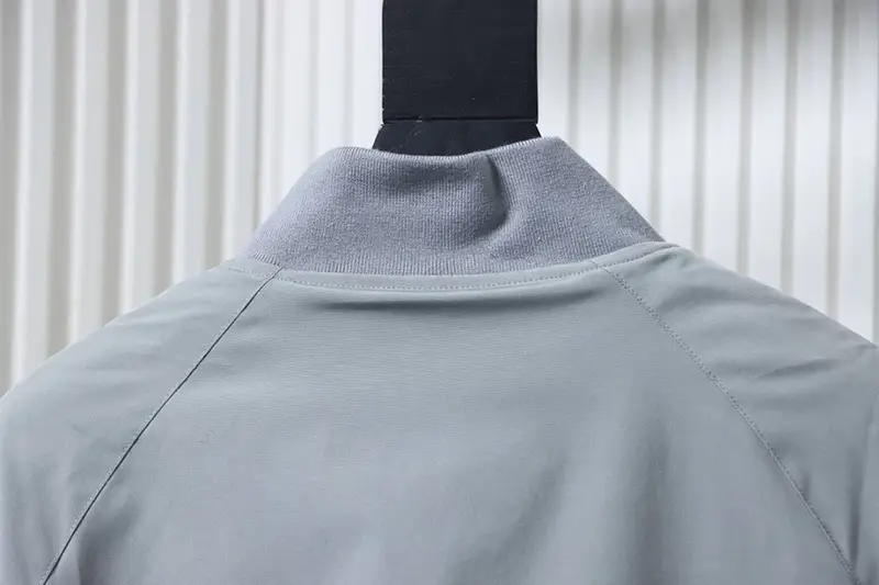 Neckline