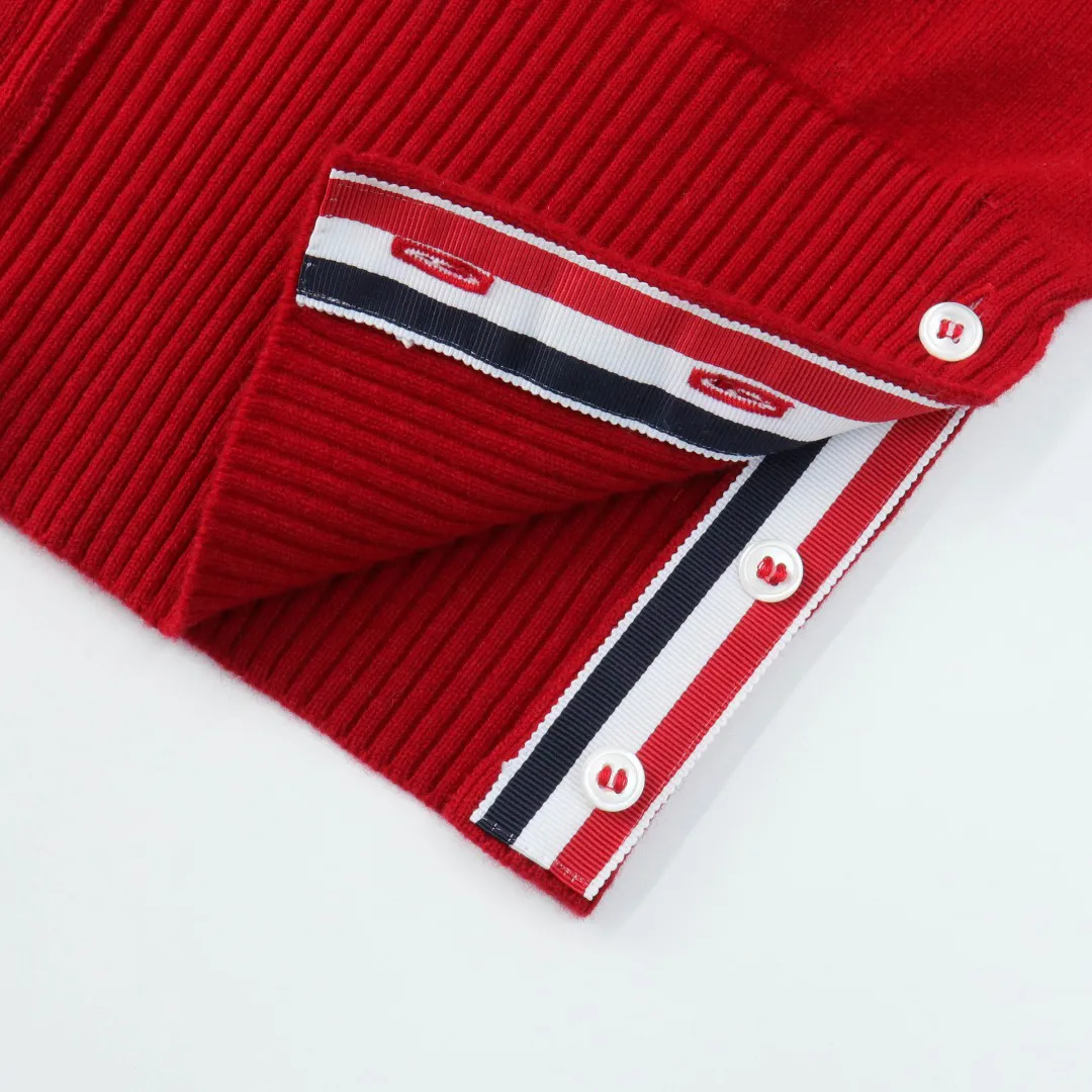 Button Hem Tri-Color Details
