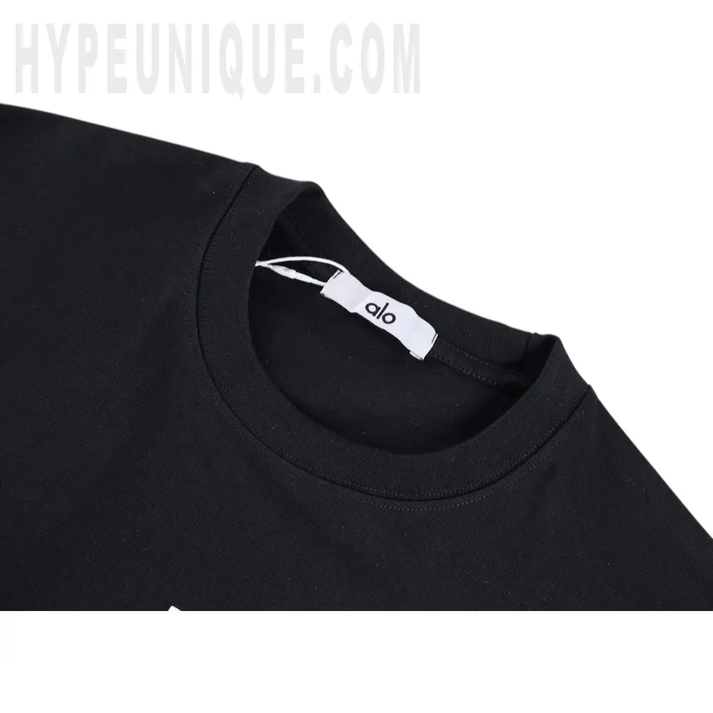 Close-up of the collar detail