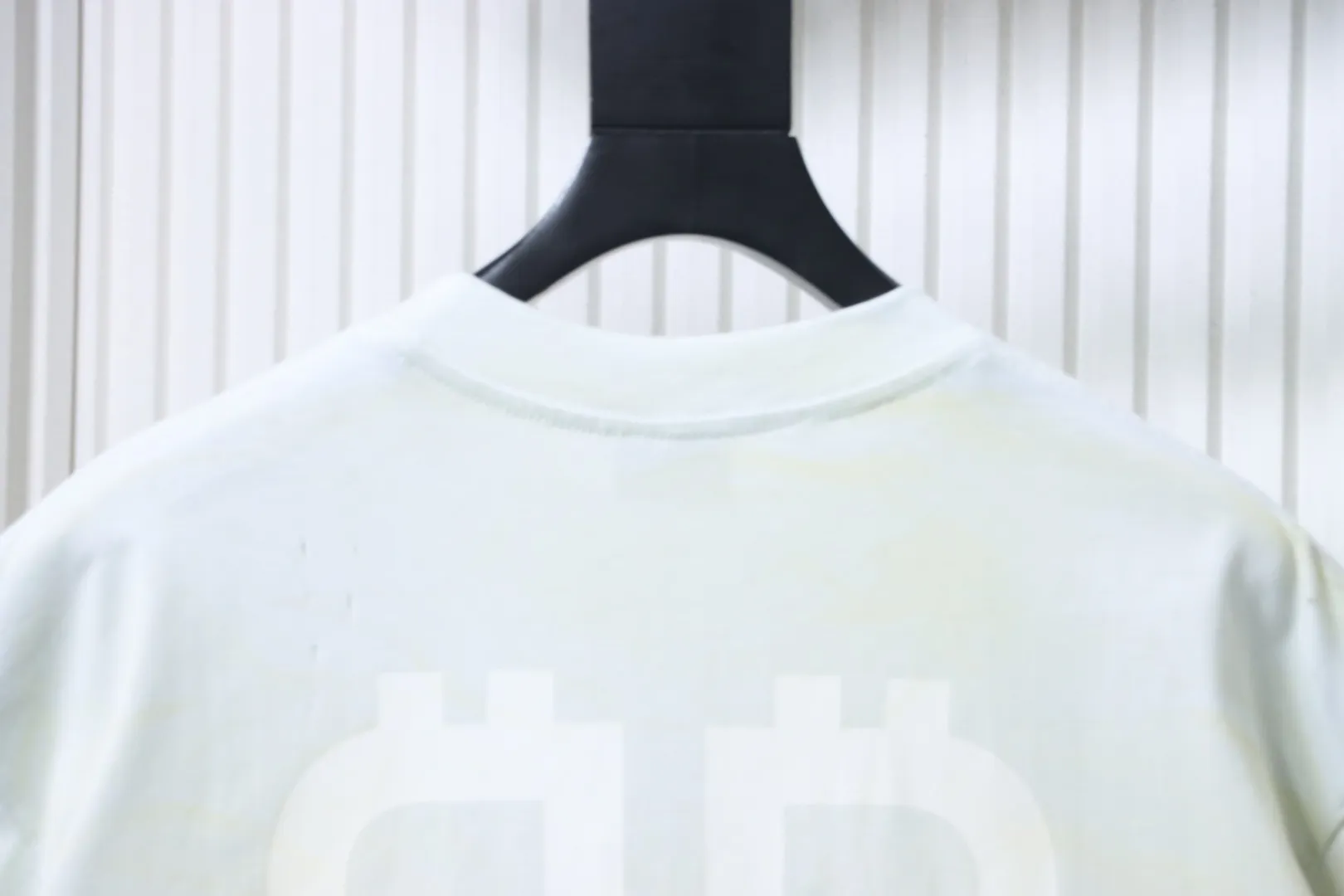 Neckline