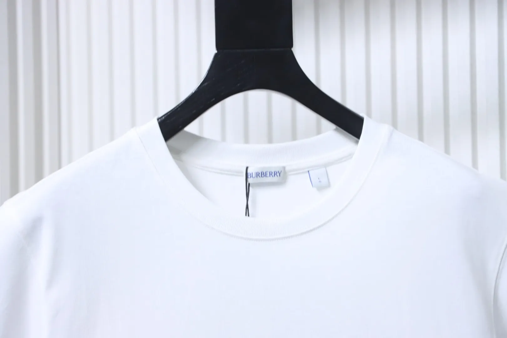 Neckline