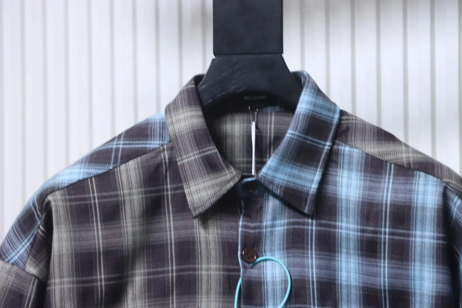 Neckline