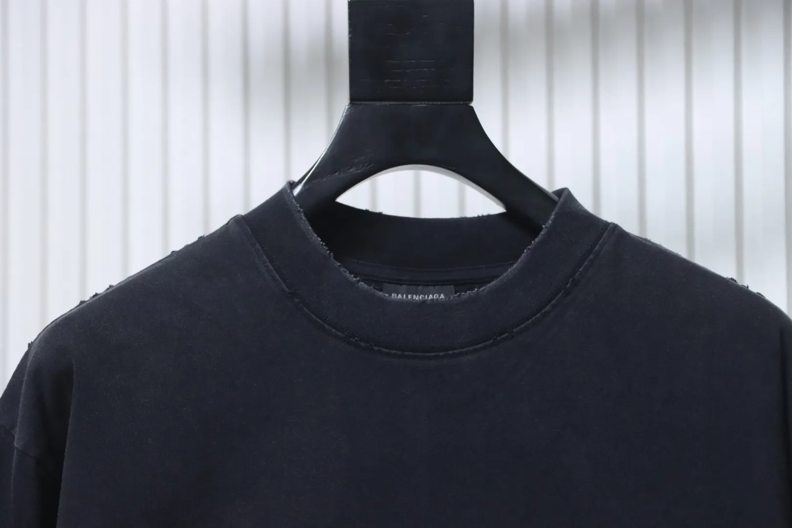 Neckline