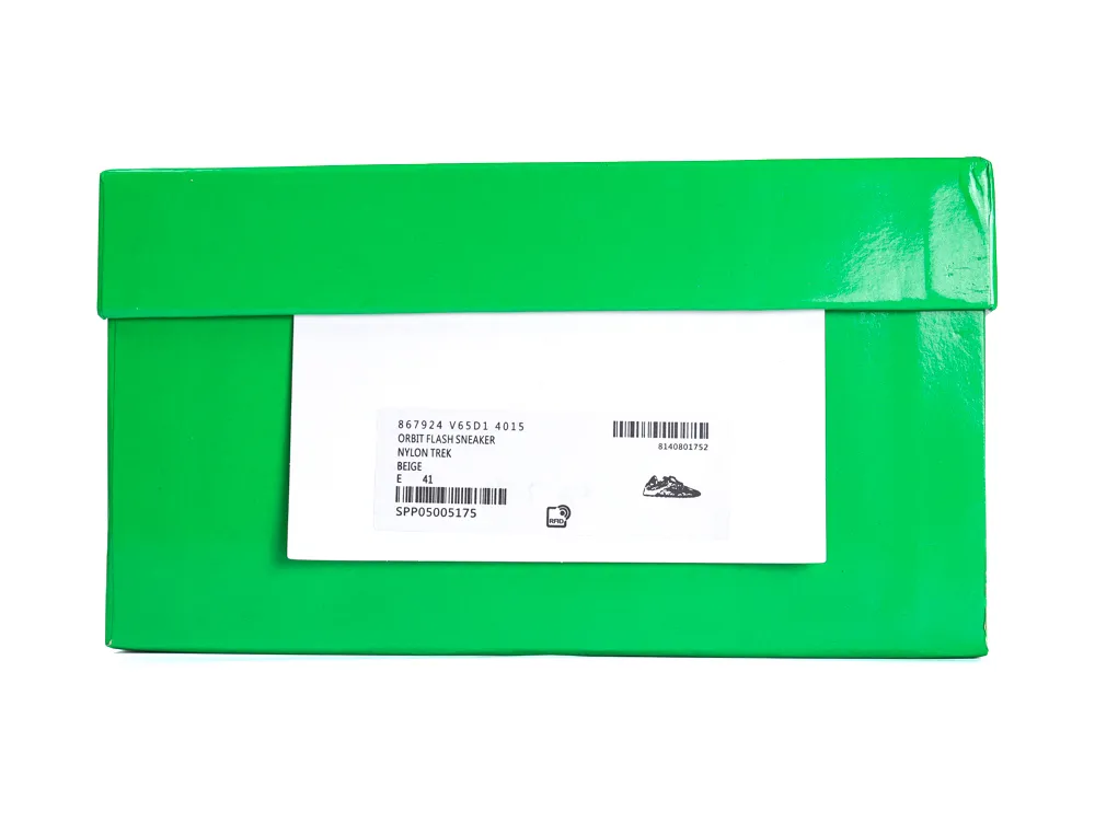 Green cardboard shoe box with white label featuring product and size information.