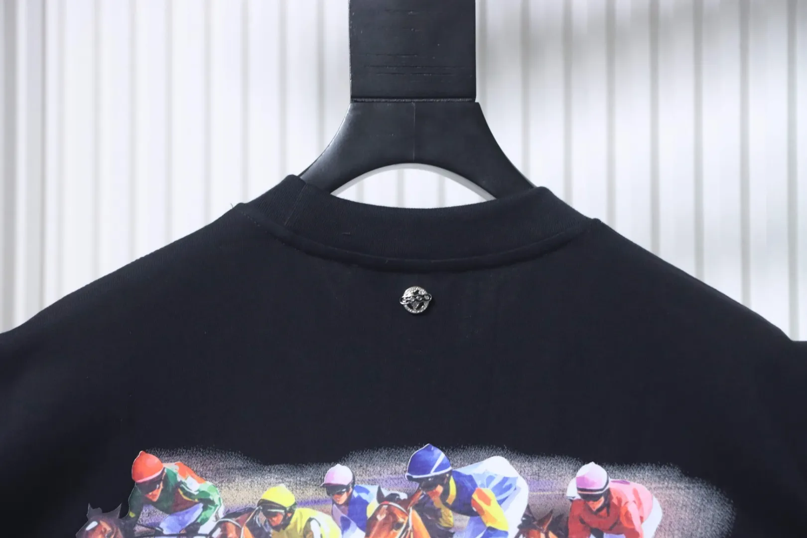 Neckline