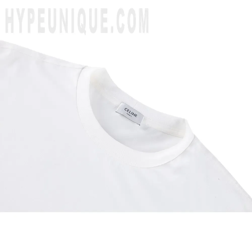 Close-up of the collar detail