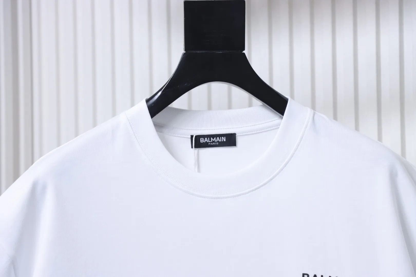 Neckline