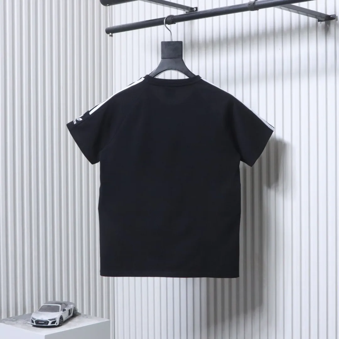 Back AD Originals Trefoil LOCK UP T-Shirt