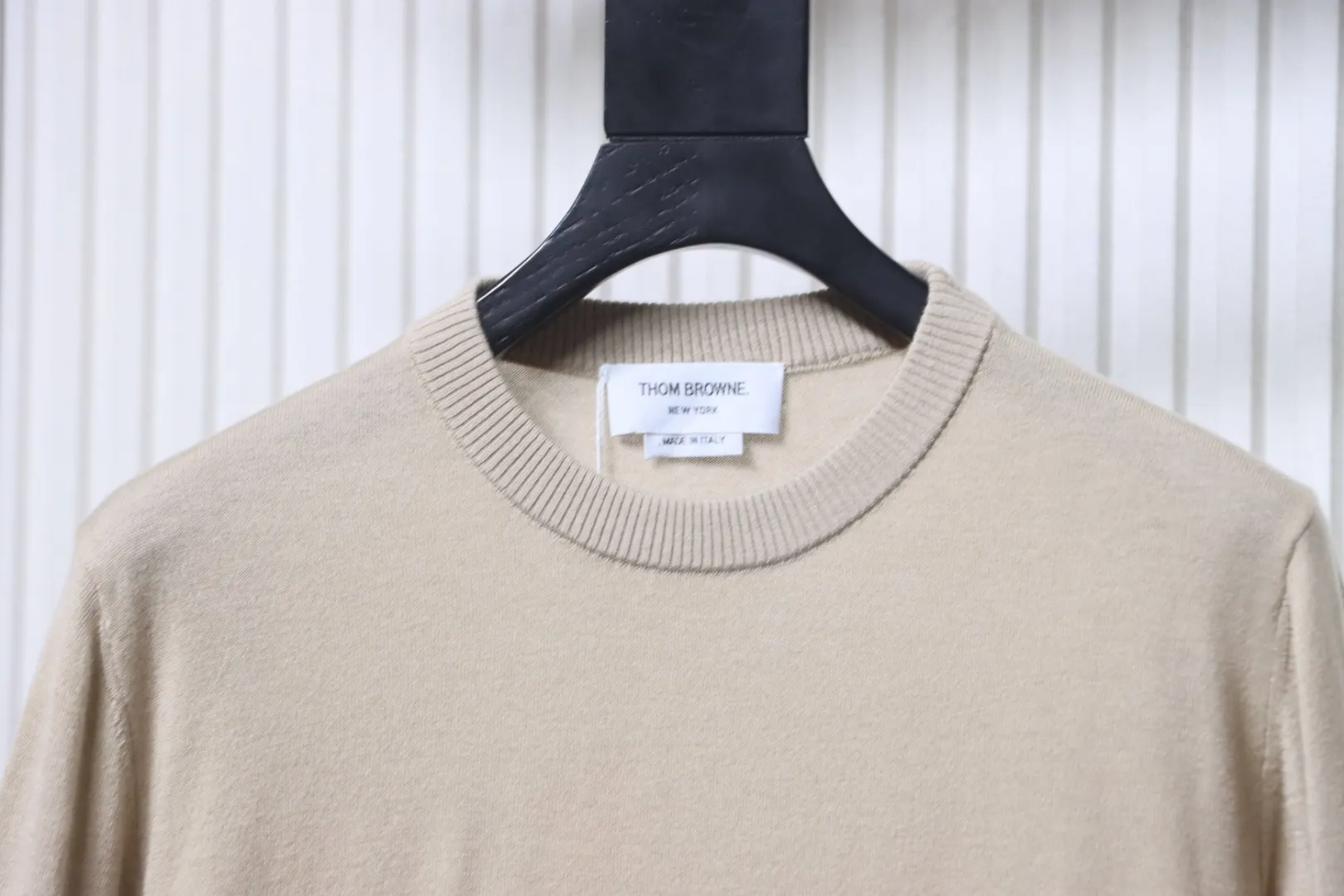 Neckline