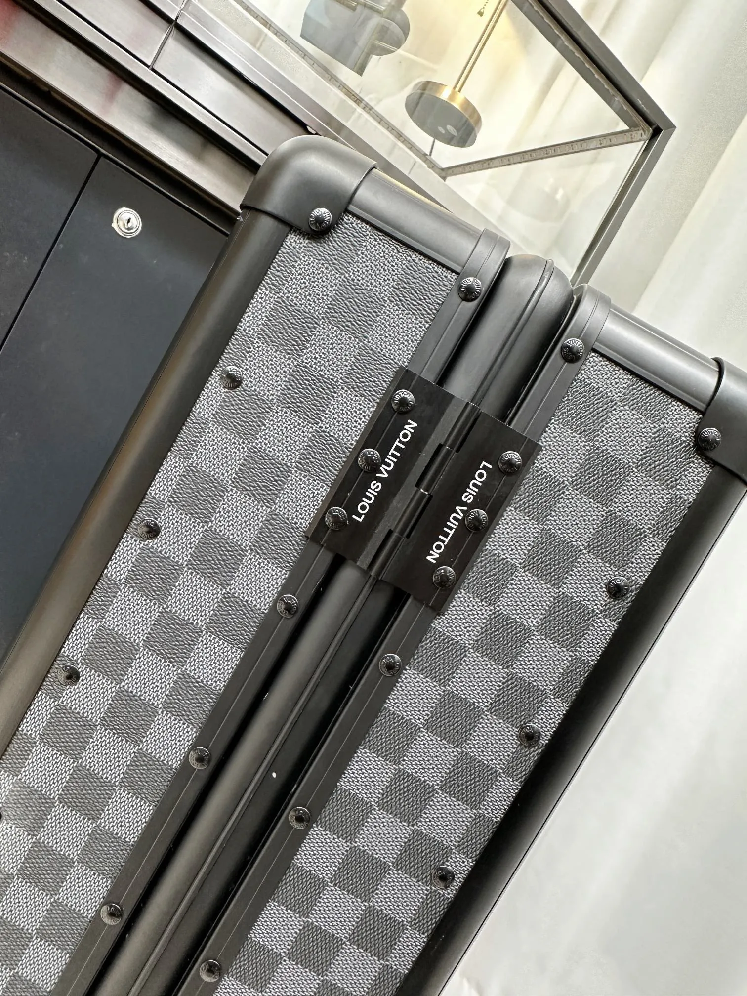 Damier Graphite luggage frame detail