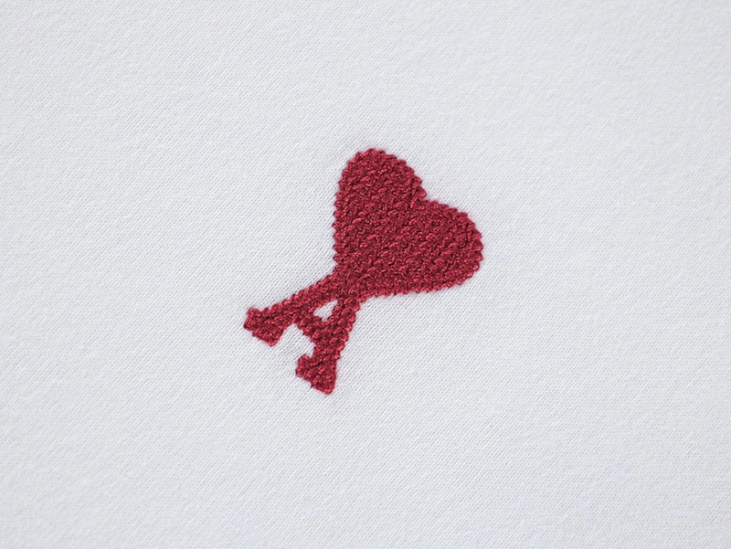 AMI Heart Logo Embroidered T-shirt