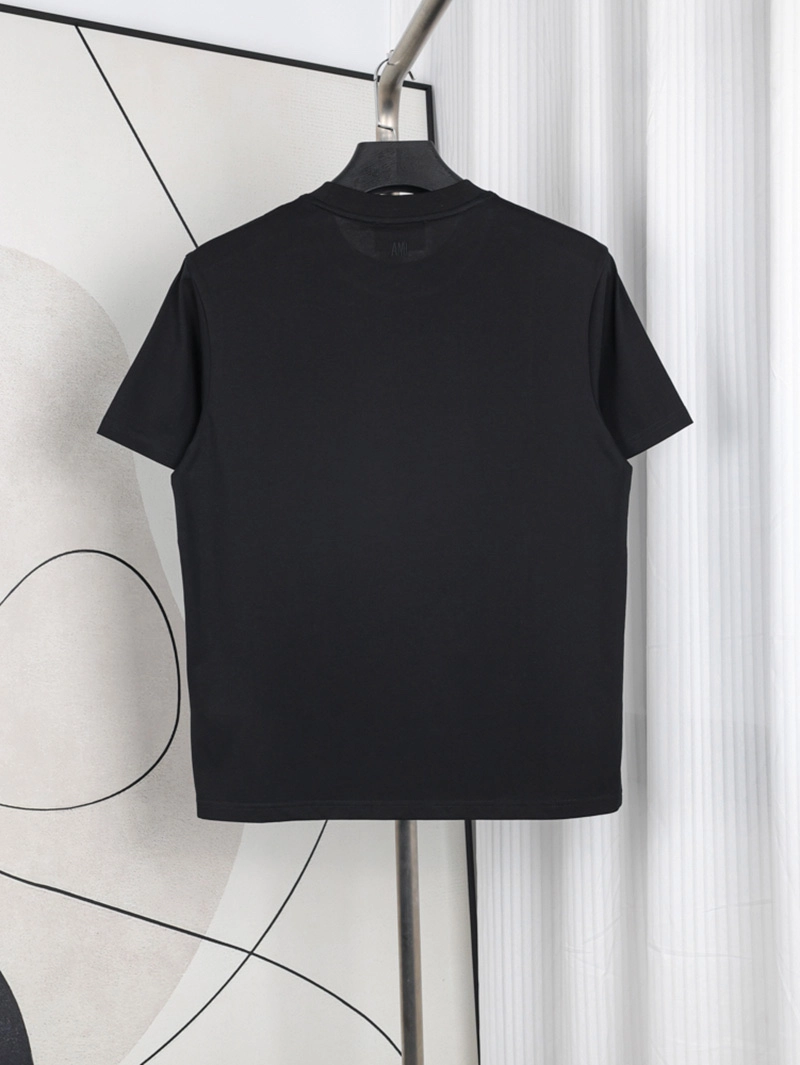 AMI Heart Logo Embroidered T-shirt