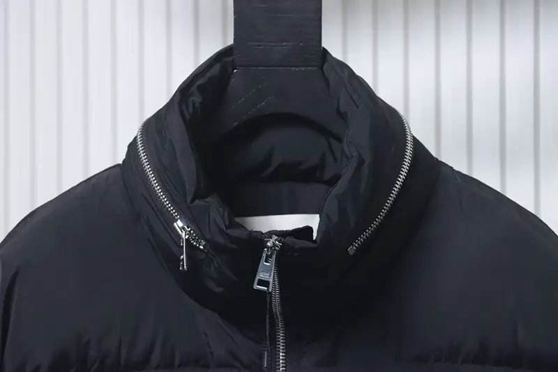 Neckline