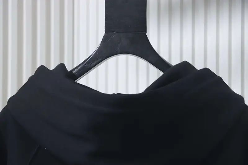 Neckline