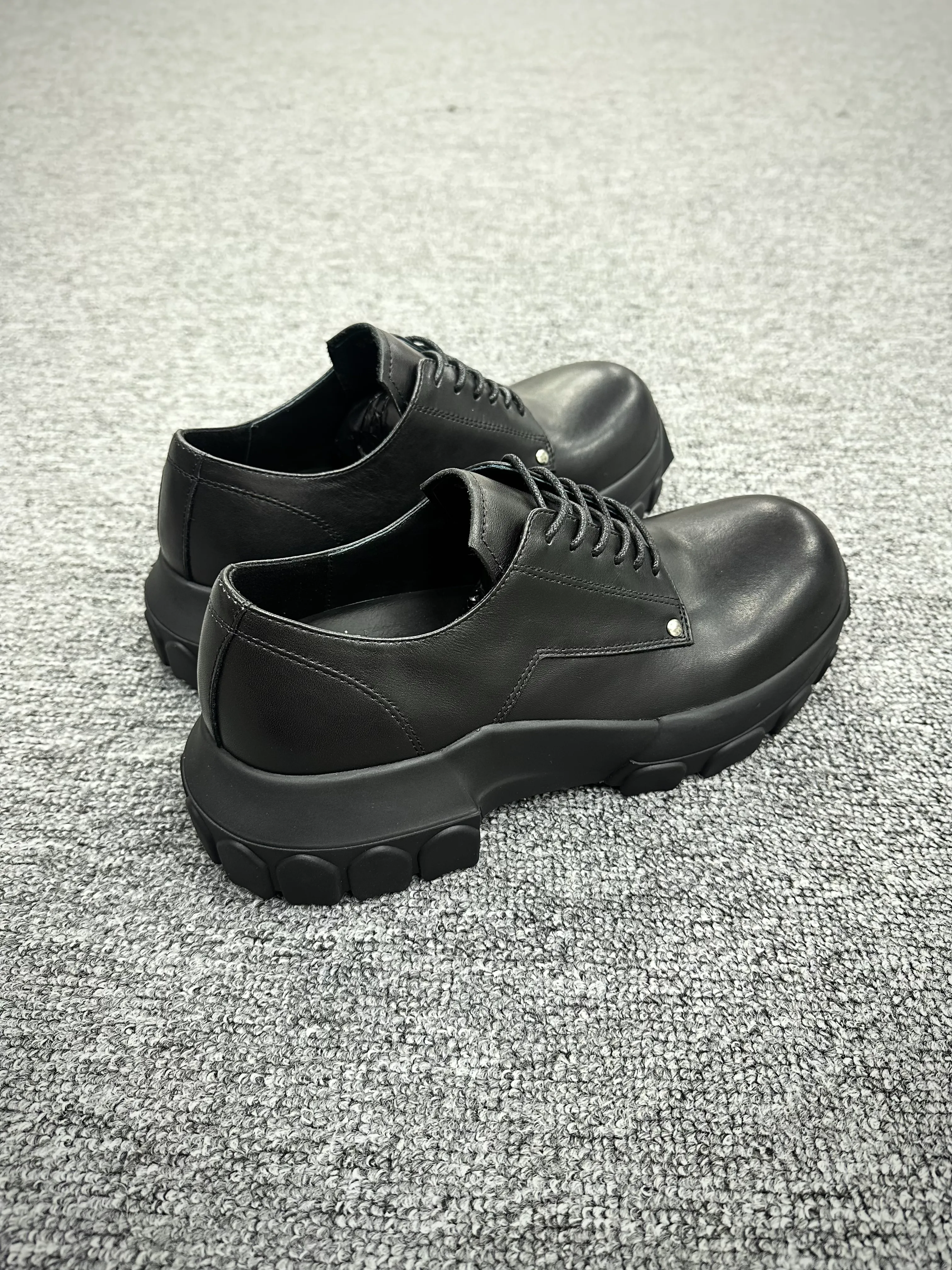 R 0wens Bozo Tractor Leather Derby Shoes Black Angeled View