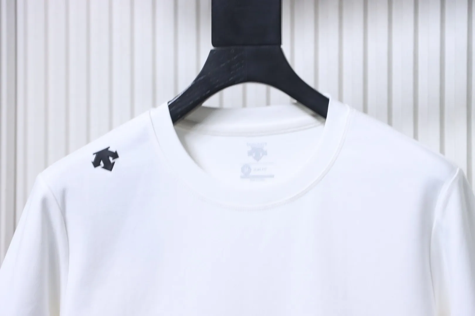 Neckline