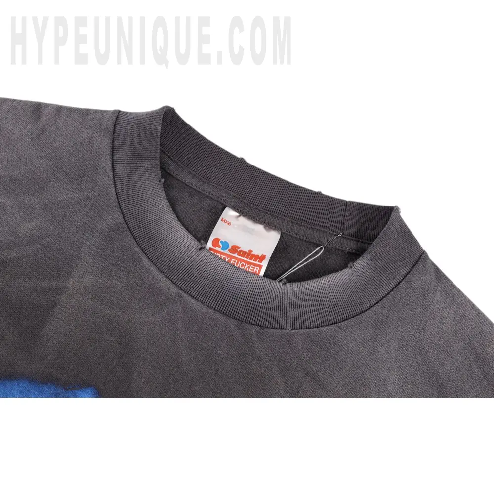 Close-up of the collar detail
