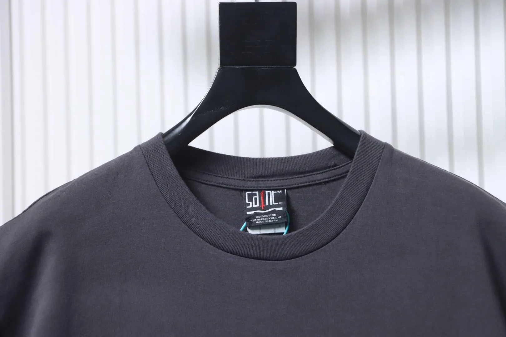 Neckline