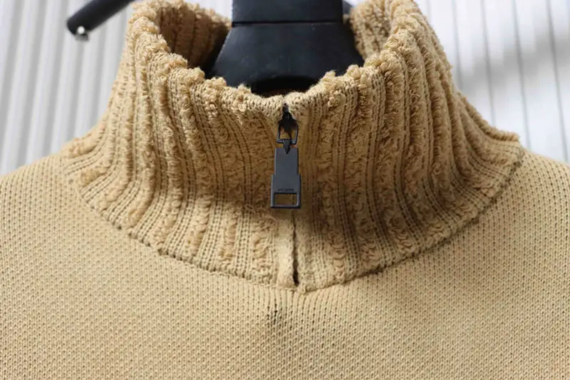 Neckline