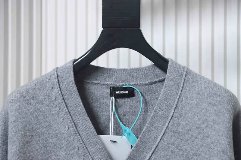 Neckline