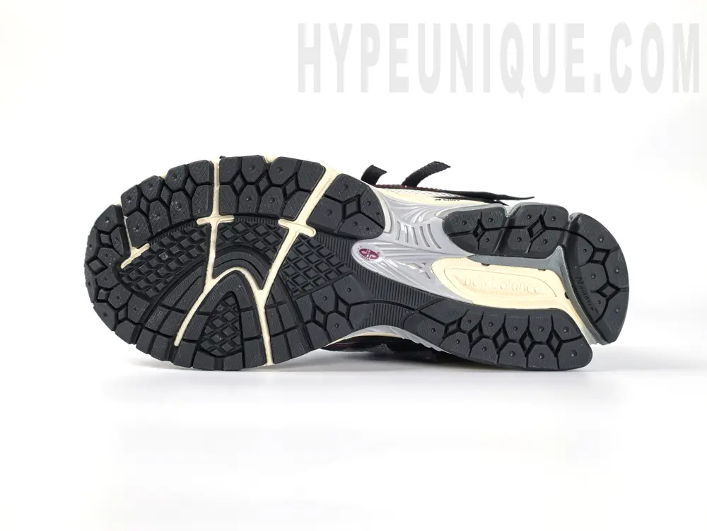the black insole