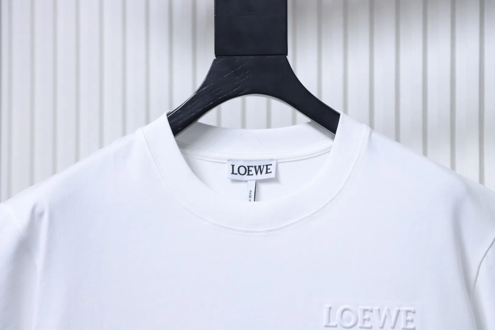 Neckline