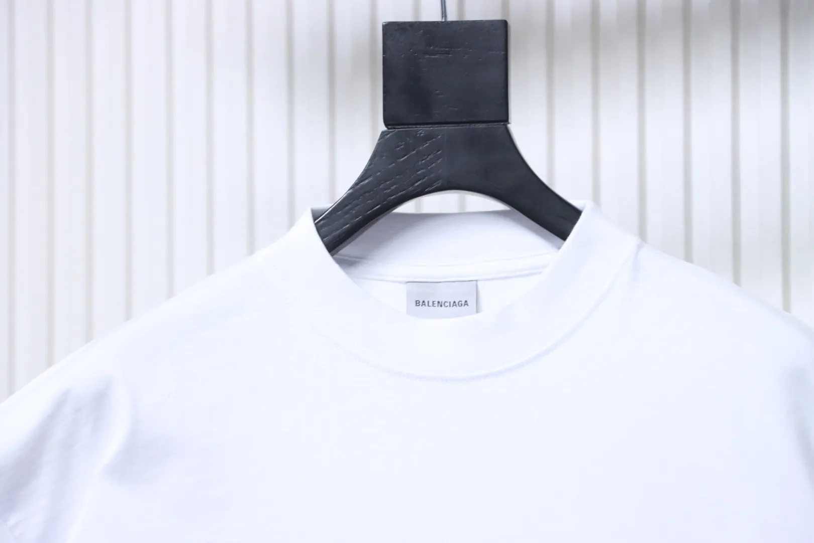 Neckline