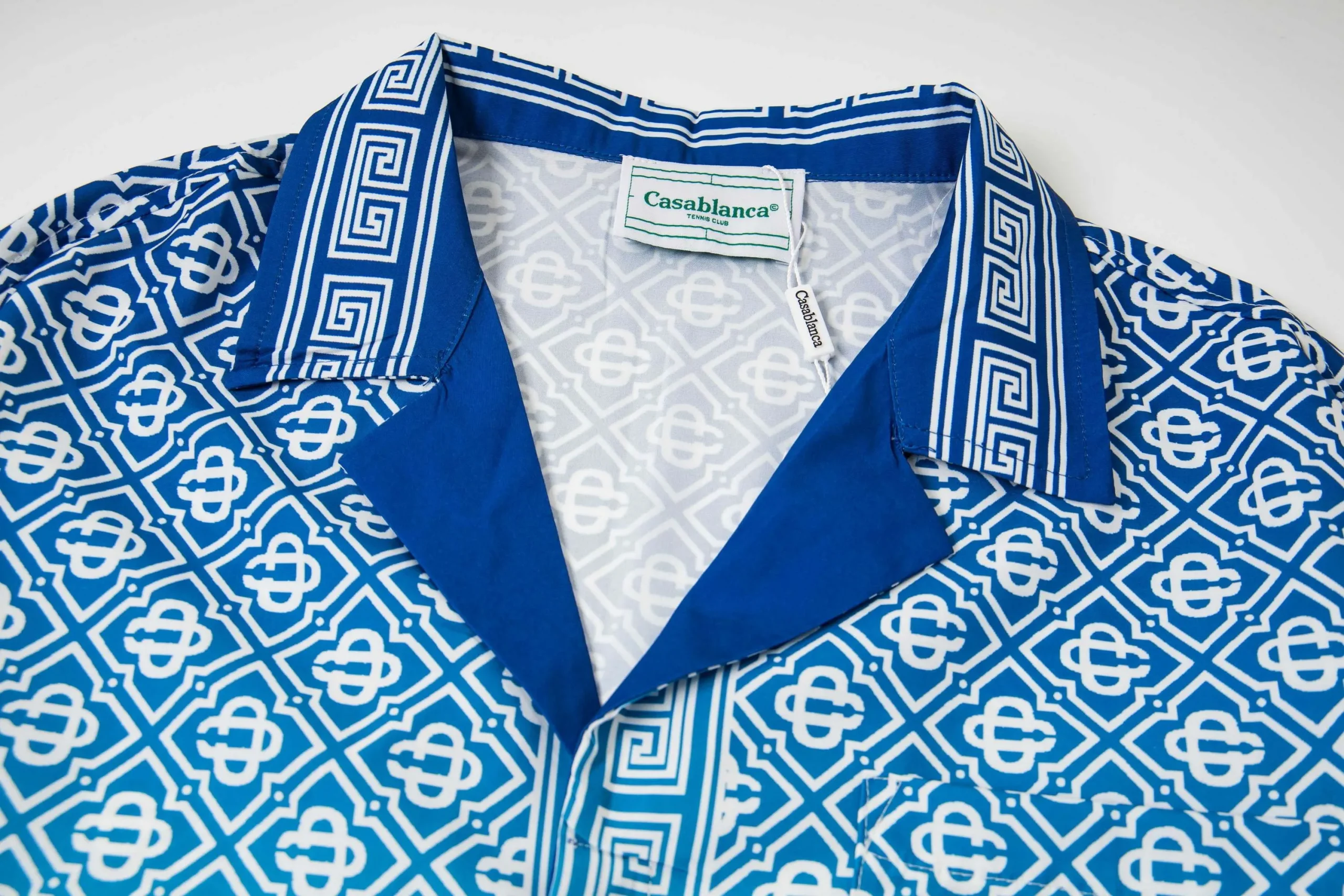 Neckline