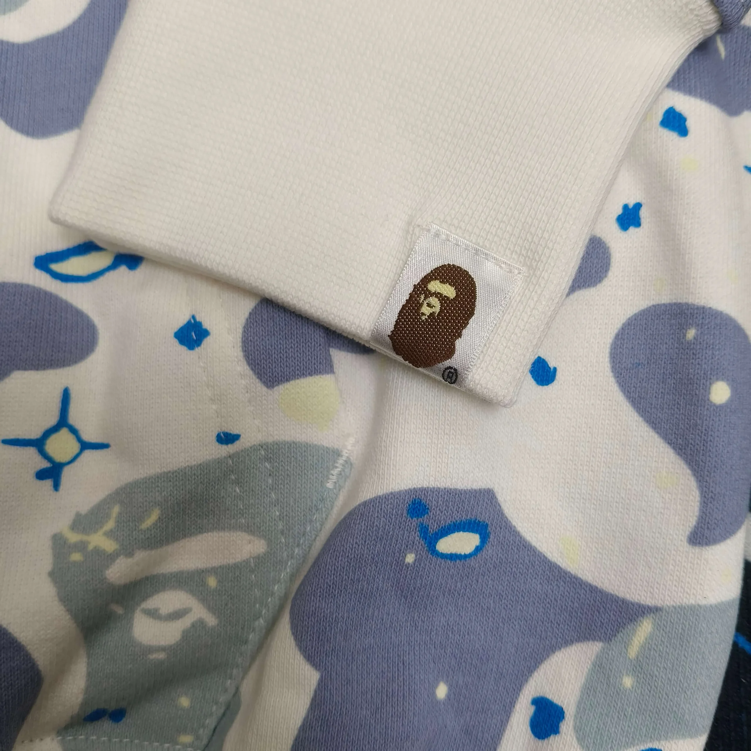 Sleeve cuff with logo