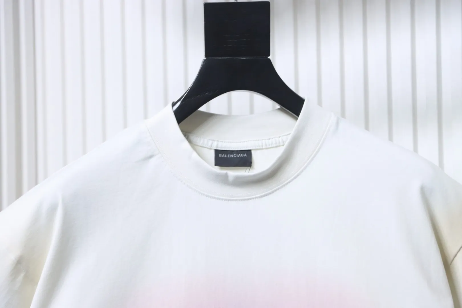 Neckline