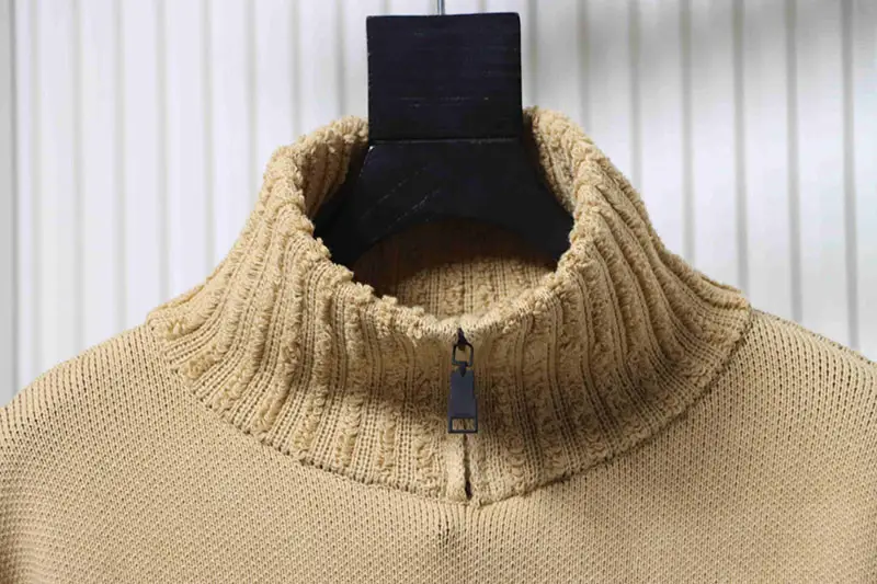 Neckline