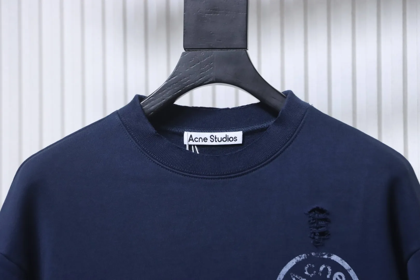 Neckline