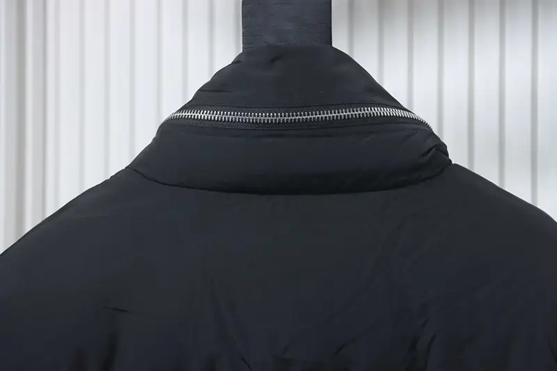 Neckline