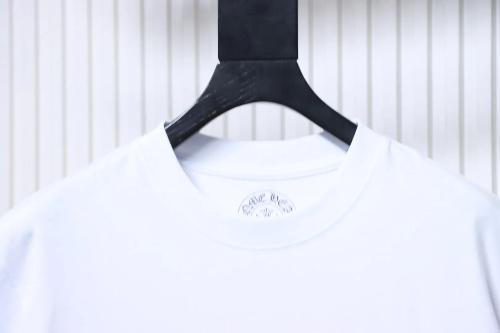 Neckline