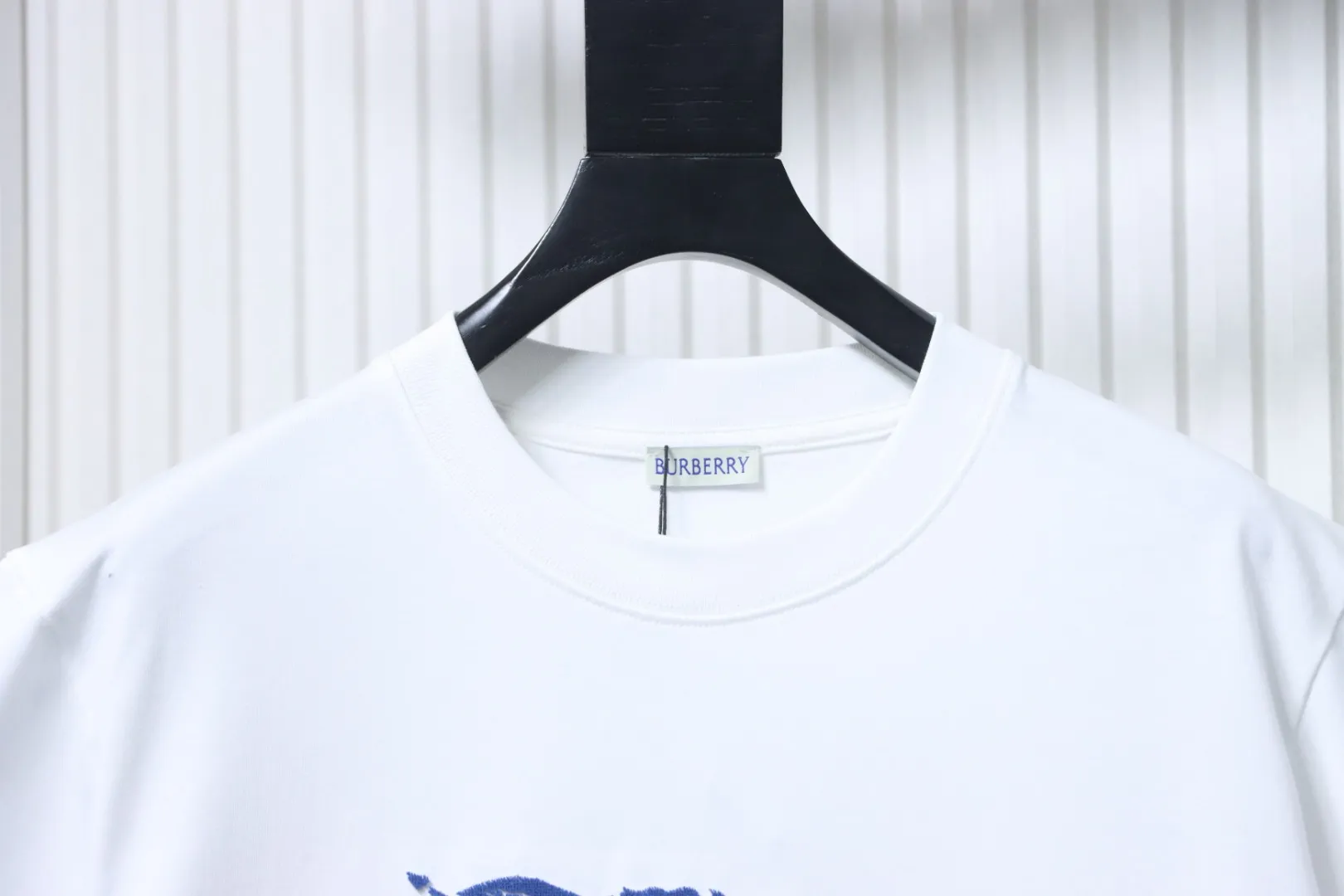 Neckline