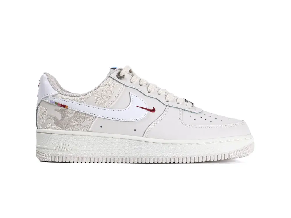 Front view of the inner side of the right shoe.