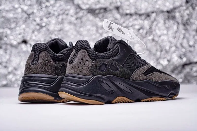 Yeezy Boost 700 Utility Black (2019/2023) Replica