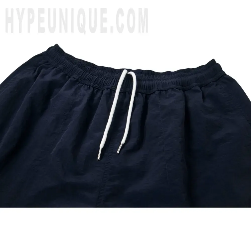 Elastic waistband detail image of the pants